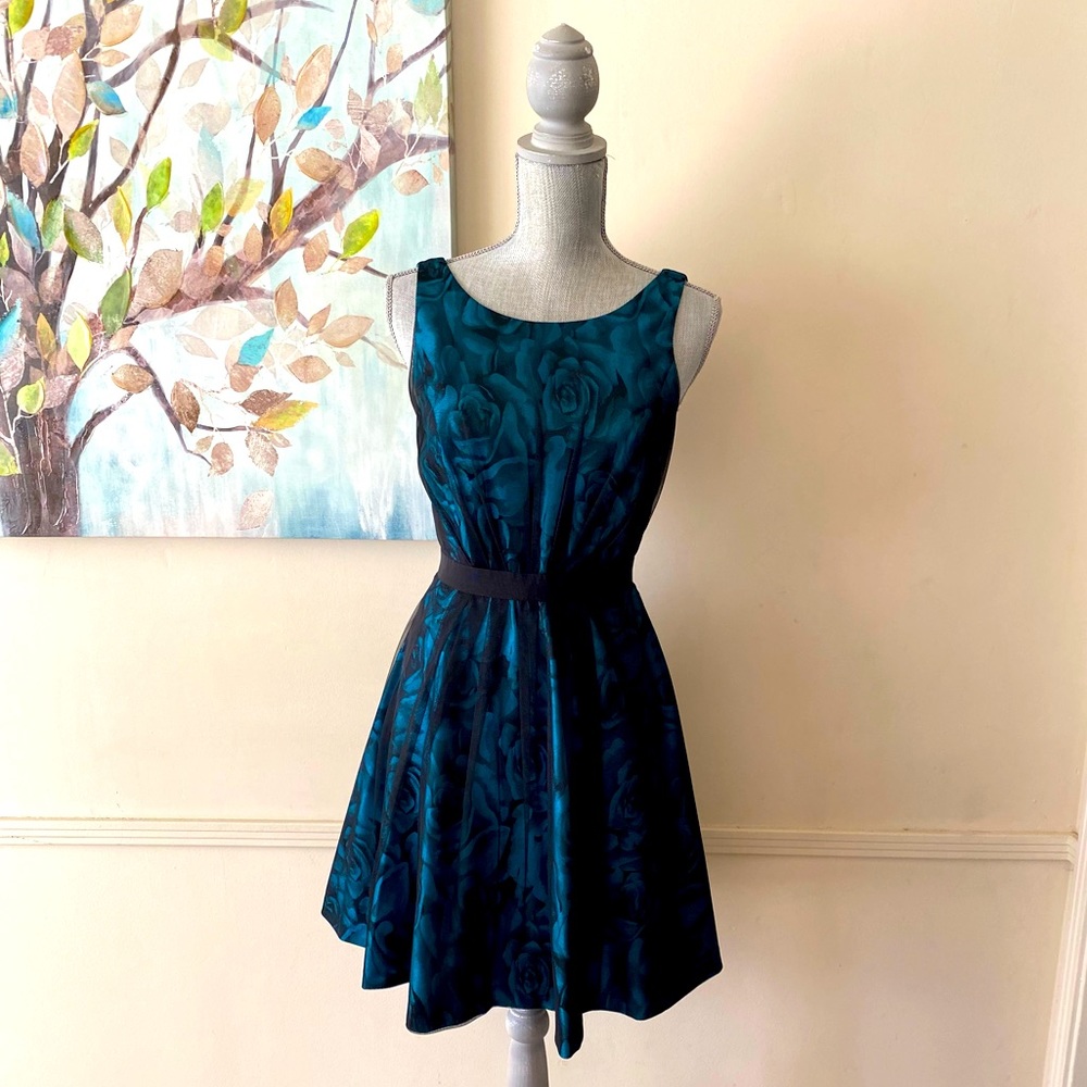 JESSICA SIMPSON FIT & FLARE SLEEVELESS COCKTAIL DRESS SIZE 2 🌟EUC🌟